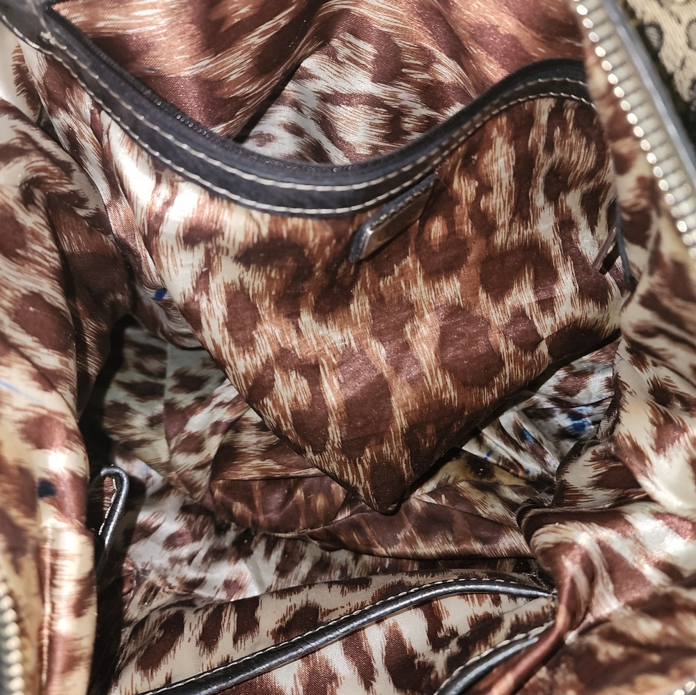 Women's Guess Shoulder Bag - Picture 12 of 16
